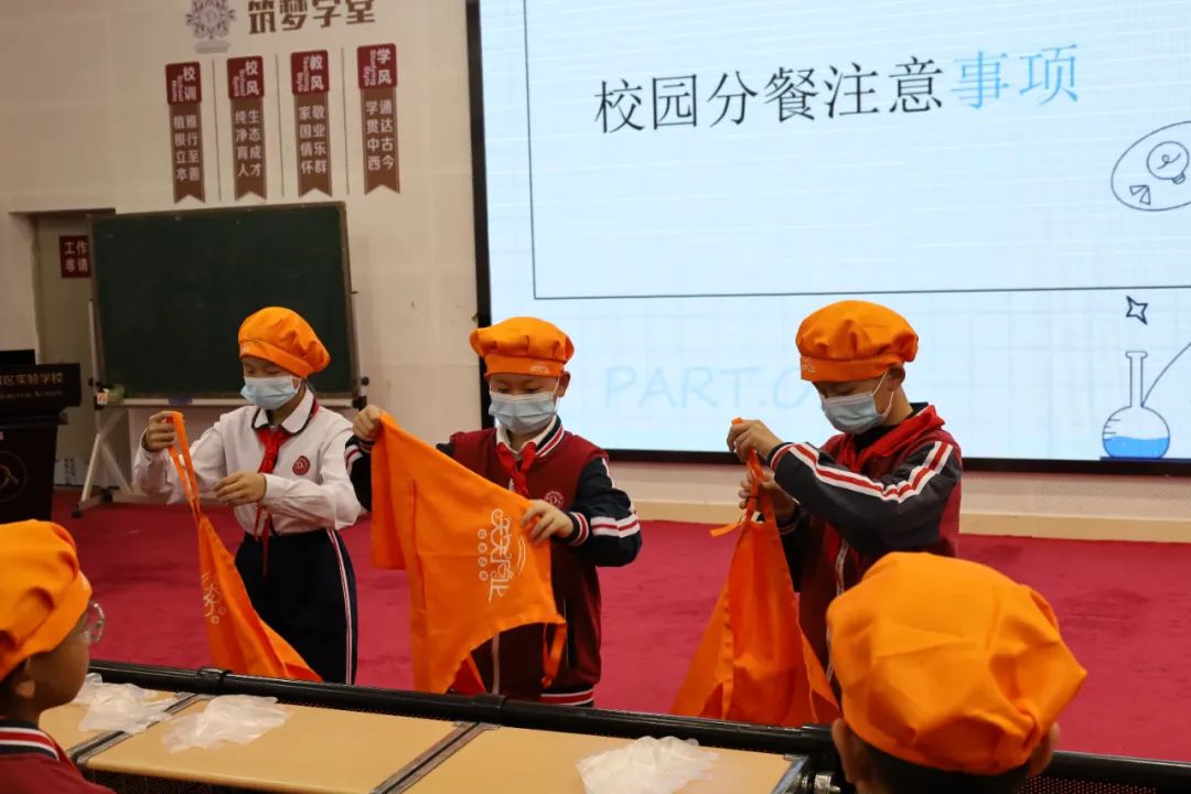 【分餐禮儀培訓(xùn)】“民以食為天，食以禮為上”主題的校園分餐禮儀的培訓(xùn)活動(dòng)(圖5)