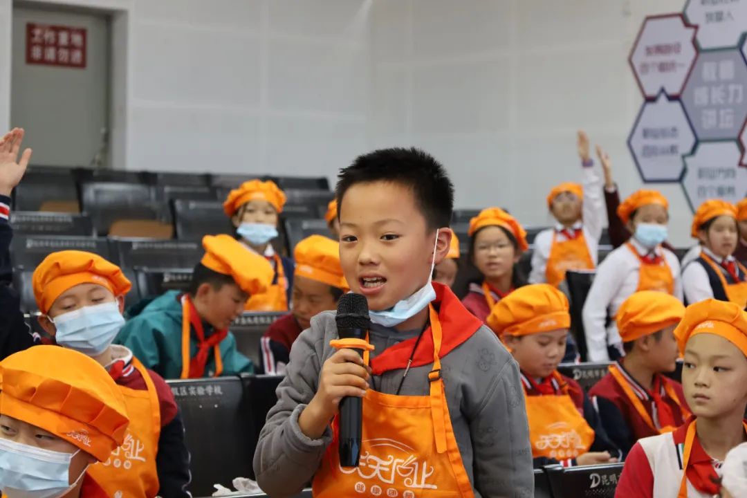 【分餐禮儀培訓(xùn)】“民以食為天，食以禮為上”主題的校園分餐禮儀的培訓(xùn)活動(dòng)(圖13)