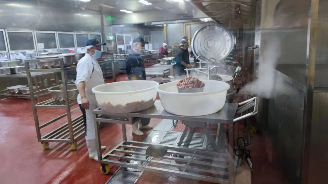 【食品安全】各校工作組及家長(zhǎng)代表走進(jìn)天天向上檢查食品安全工作(圖9)