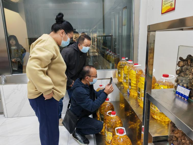 【食品安全】各校工作組及家長(zhǎng)代表走進(jìn)天天向上檢查食品安全工作(圖20)