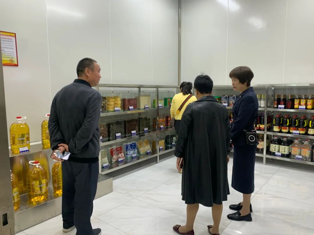【食品安全】各校工作組及家長(zhǎng)代表走進(jìn)天天向上檢查食品安全工作(圖23)